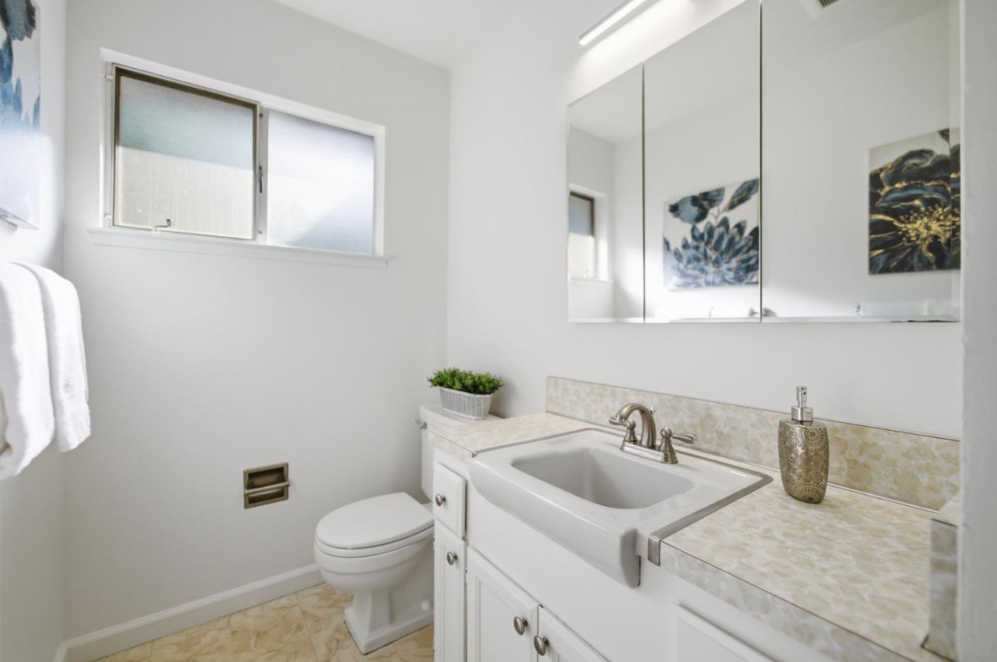 Detail Gallery Image 23 of 42 For 329 Oakview Dr, San Carlos,  CA 94070 - 4 Beds | 3 Baths