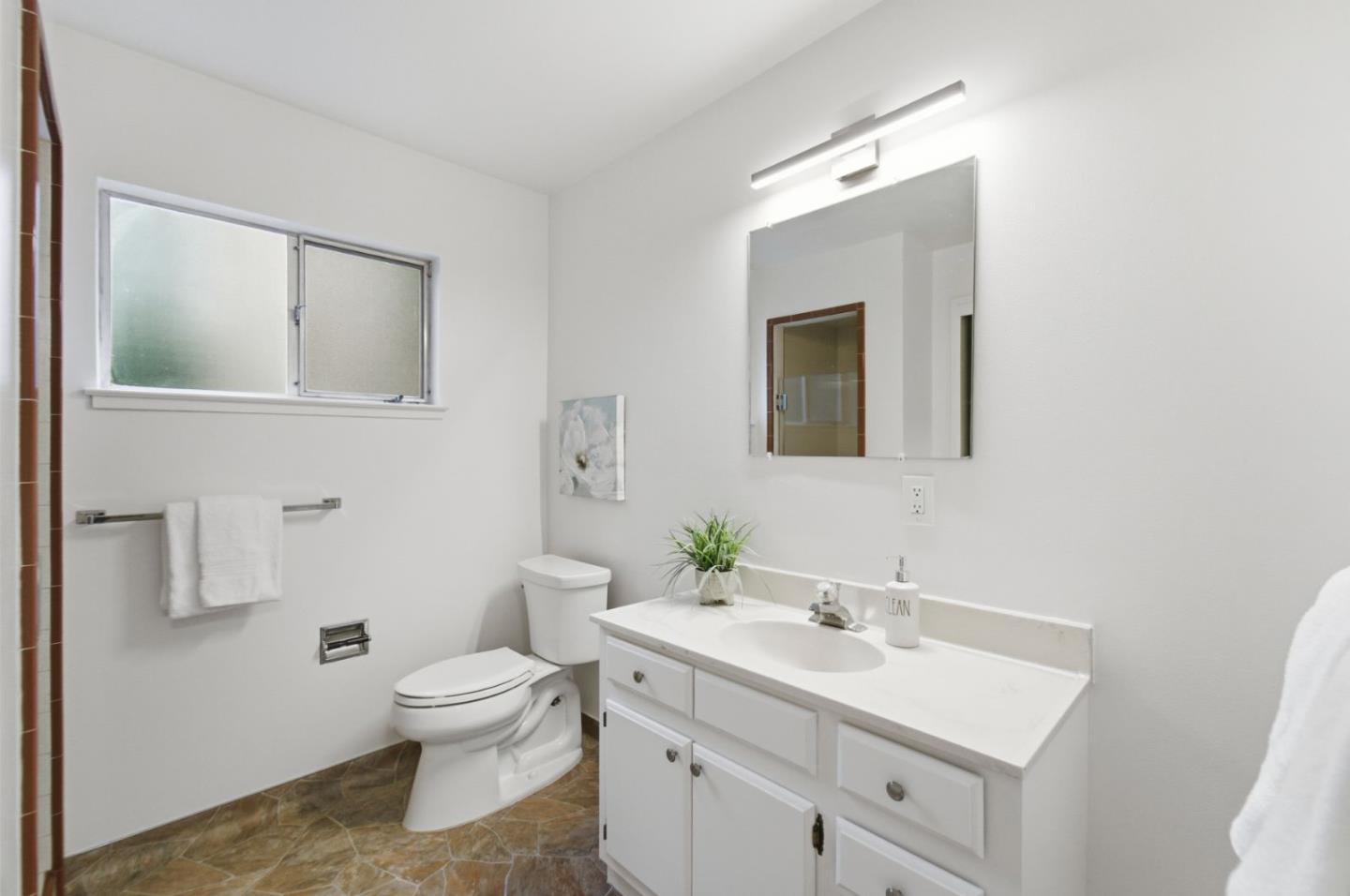 Detail Gallery Image 33 of 42 For 329 Oakview Dr, San Carlos,  CA 94070 - 4 Beds | 3 Baths