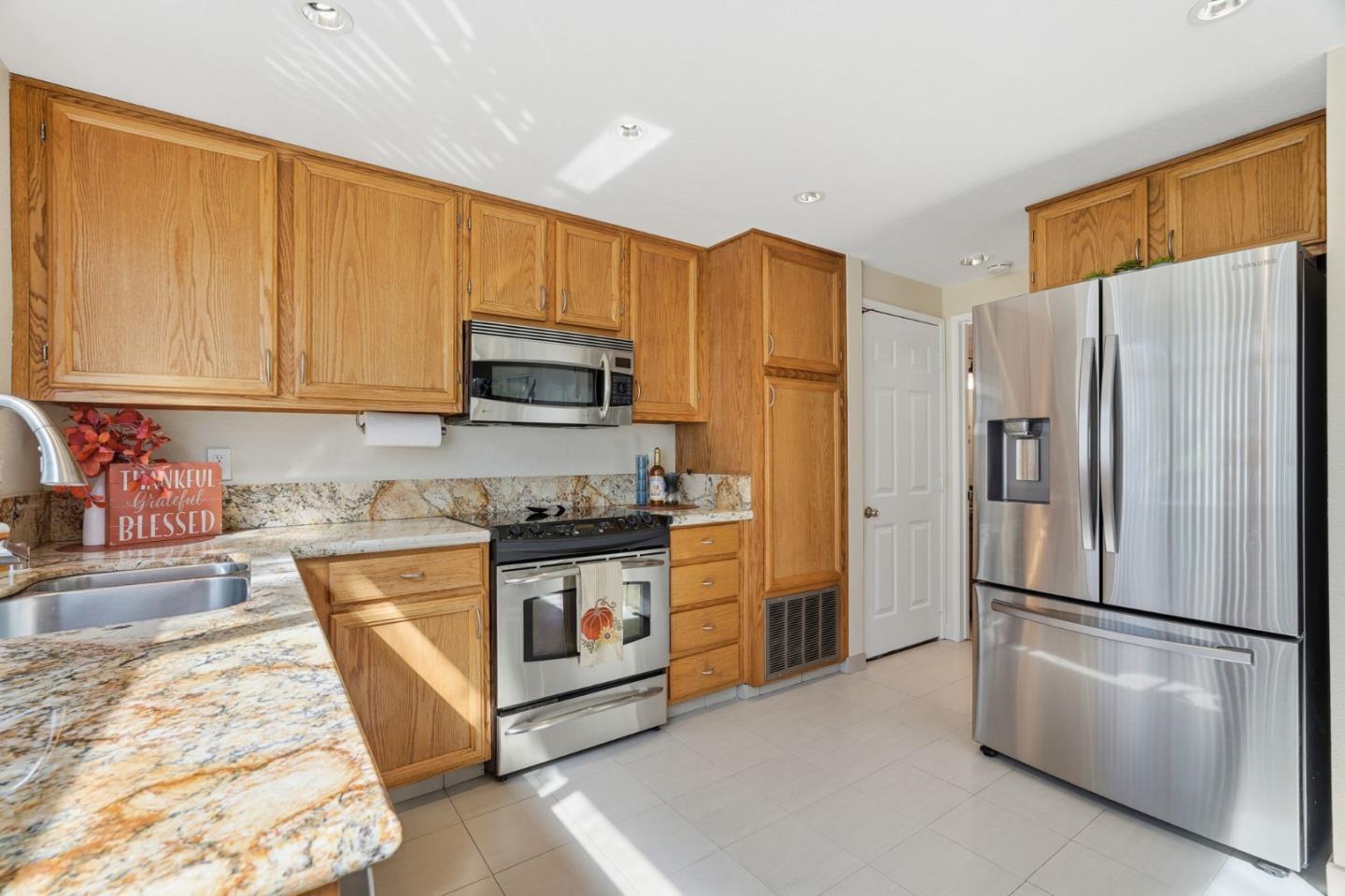 Detail Gallery Image 10 of 47 For 2512 Yerba Hills Ct, San Jose,  CA 95121 - 3 Beds | 2 Baths