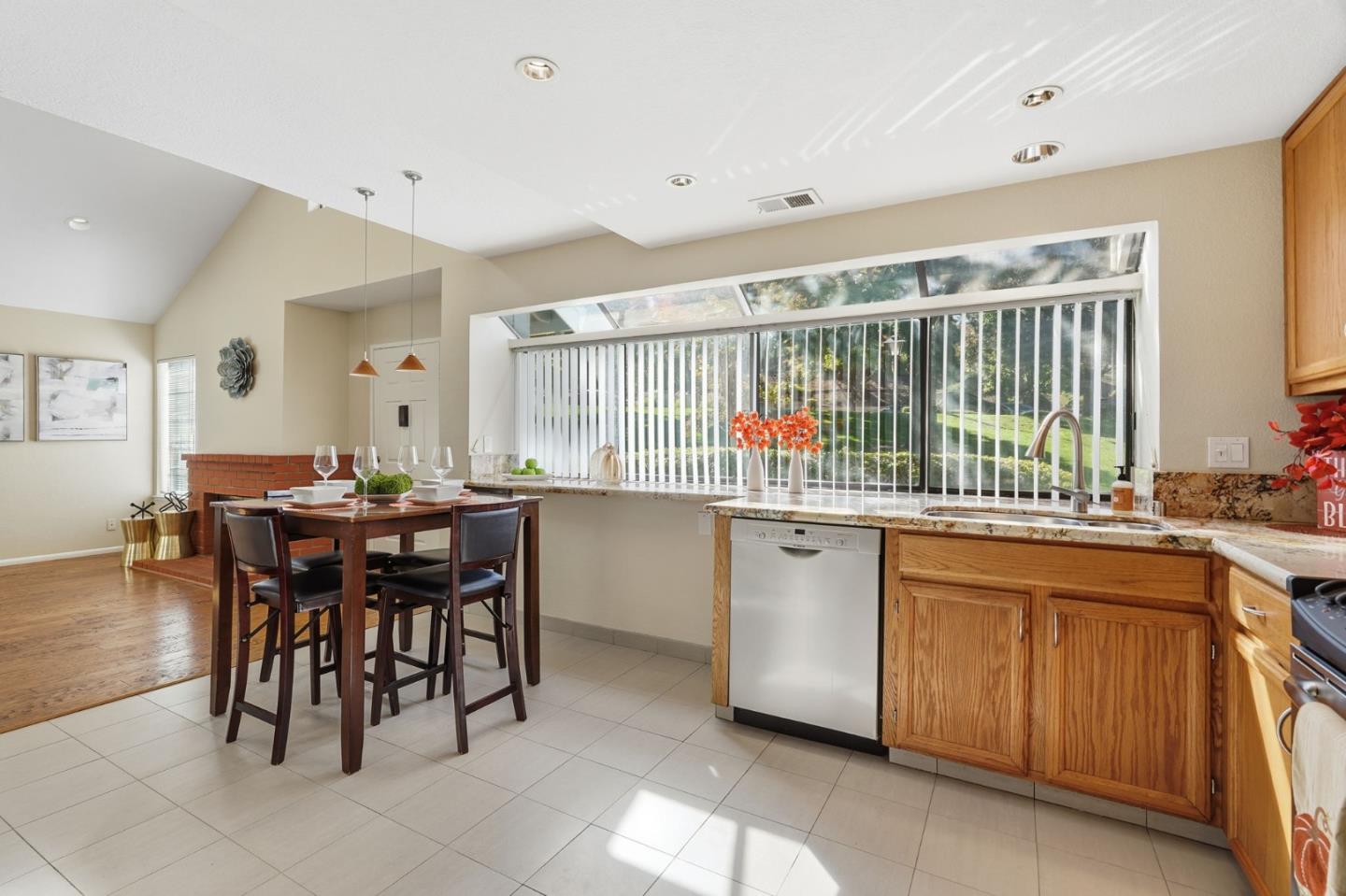 Detail Gallery Image 11 of 47 For 2512 Yerba Hills Ct, San Jose,  CA 95121 - 3 Beds | 2 Baths