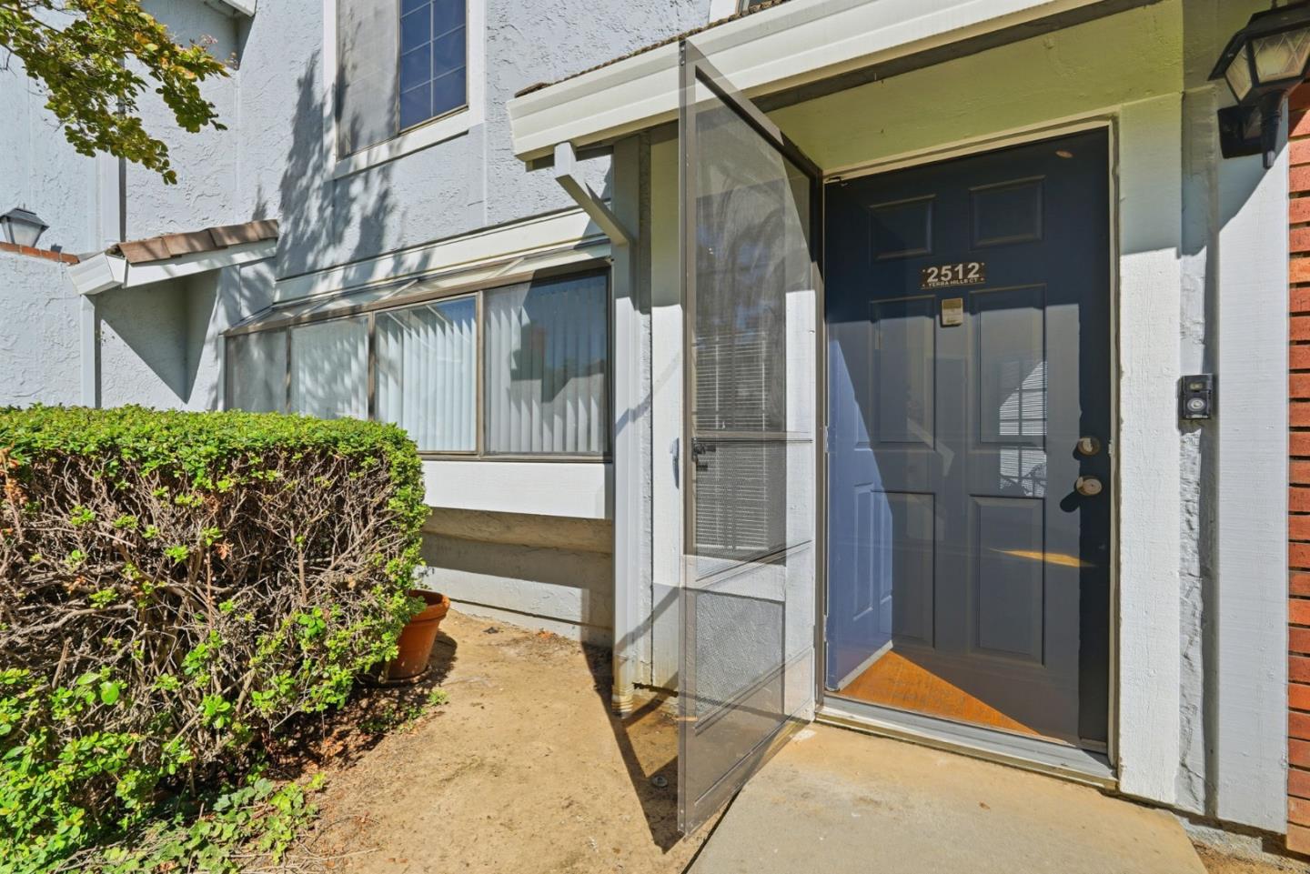 Detail Gallery Image 5 of 47 For 2512 Yerba Hills Ct, San Jose,  CA 95121 - 3 Beds | 2 Baths