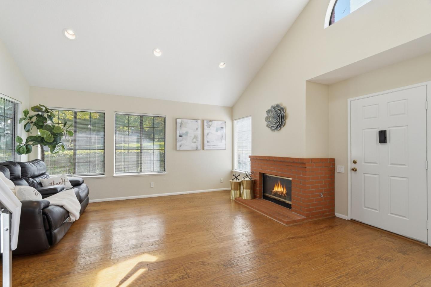 Detail Gallery Image 6 of 47 For 2512 Yerba Hills Ct, San Jose,  CA 95121 - 3 Beds | 2 Baths