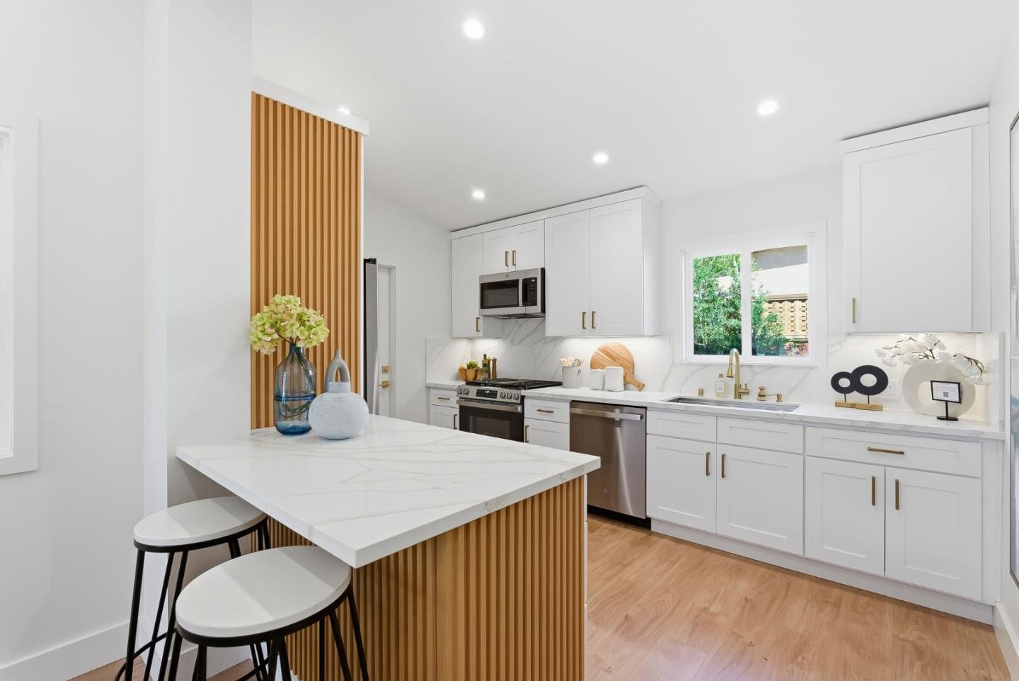 Detail Gallery Image 10 of 33 For 2550 Annapolis St, East Palo Alto,  CA 94303 - 3 Beds | 2 Baths