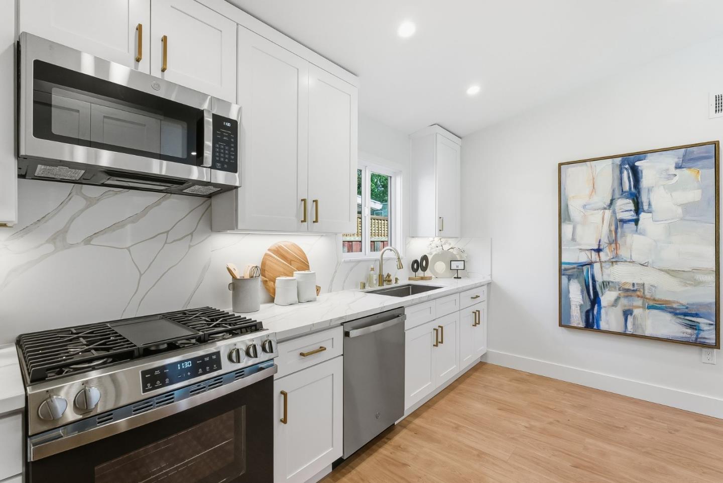 Detail Gallery Image 12 of 33 For 2550 Annapolis St, East Palo Alto,  CA 94303 - 3 Beds | 2 Baths