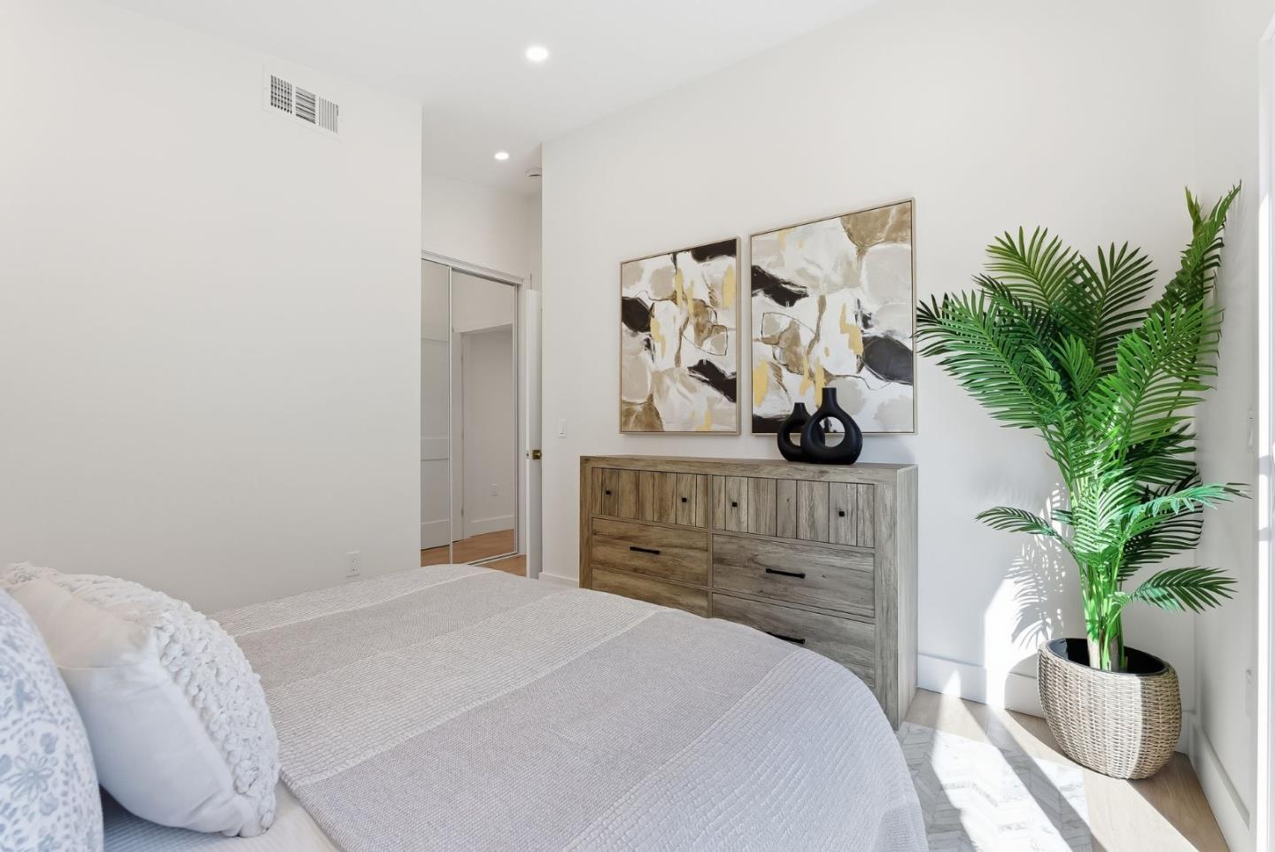 Detail Gallery Image 15 of 33 For 2550 Annapolis St, East Palo Alto,  CA 94303 - 3 Beds | 2 Baths