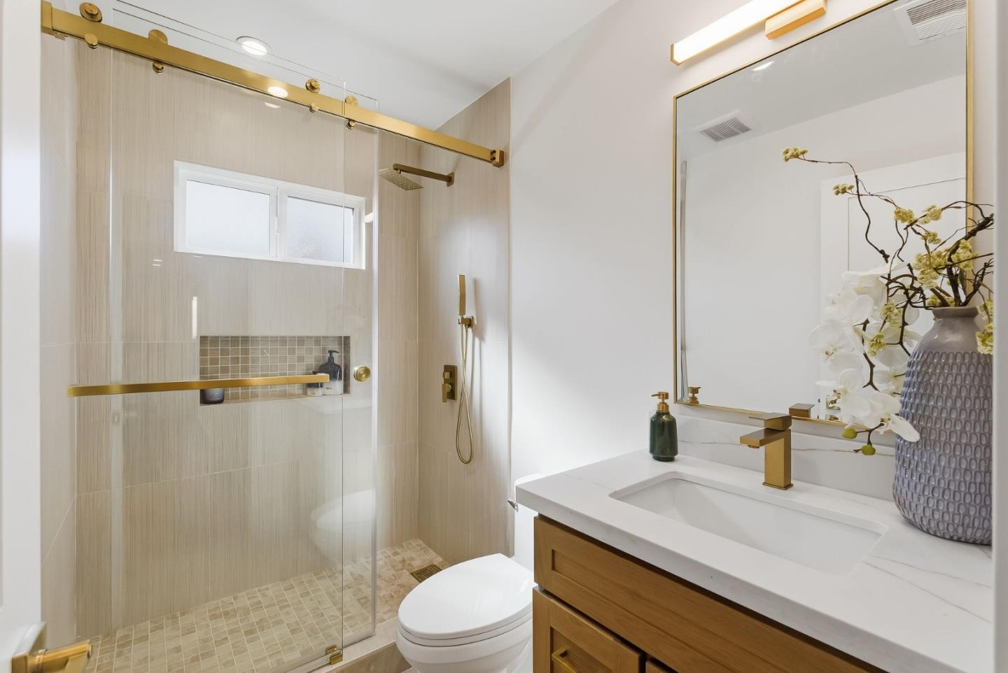 Detail Gallery Image 16 of 33 For 2550 Annapolis St, East Palo Alto,  CA 94303 - 3 Beds | 2 Baths