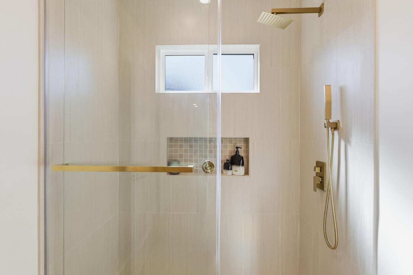 Detail Gallery Image 17 of 33 For 2550 Annapolis St, East Palo Alto,  CA 94303 - 3 Beds | 2 Baths