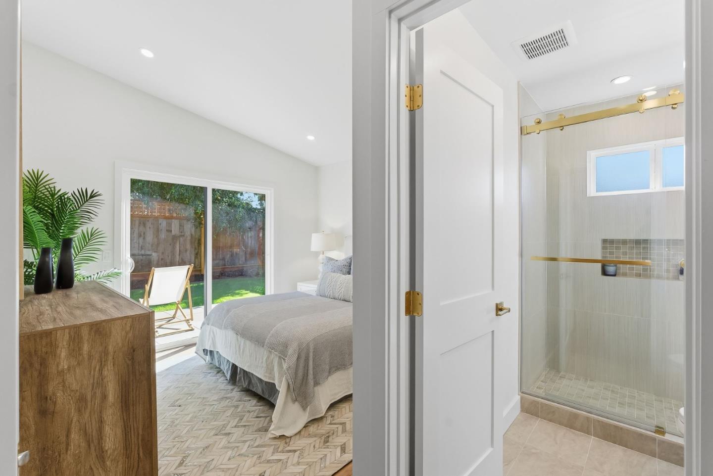 Detail Gallery Image 18 of 33 For 2550 Annapolis St, East Palo Alto,  CA 94303 - 3 Beds | 2 Baths