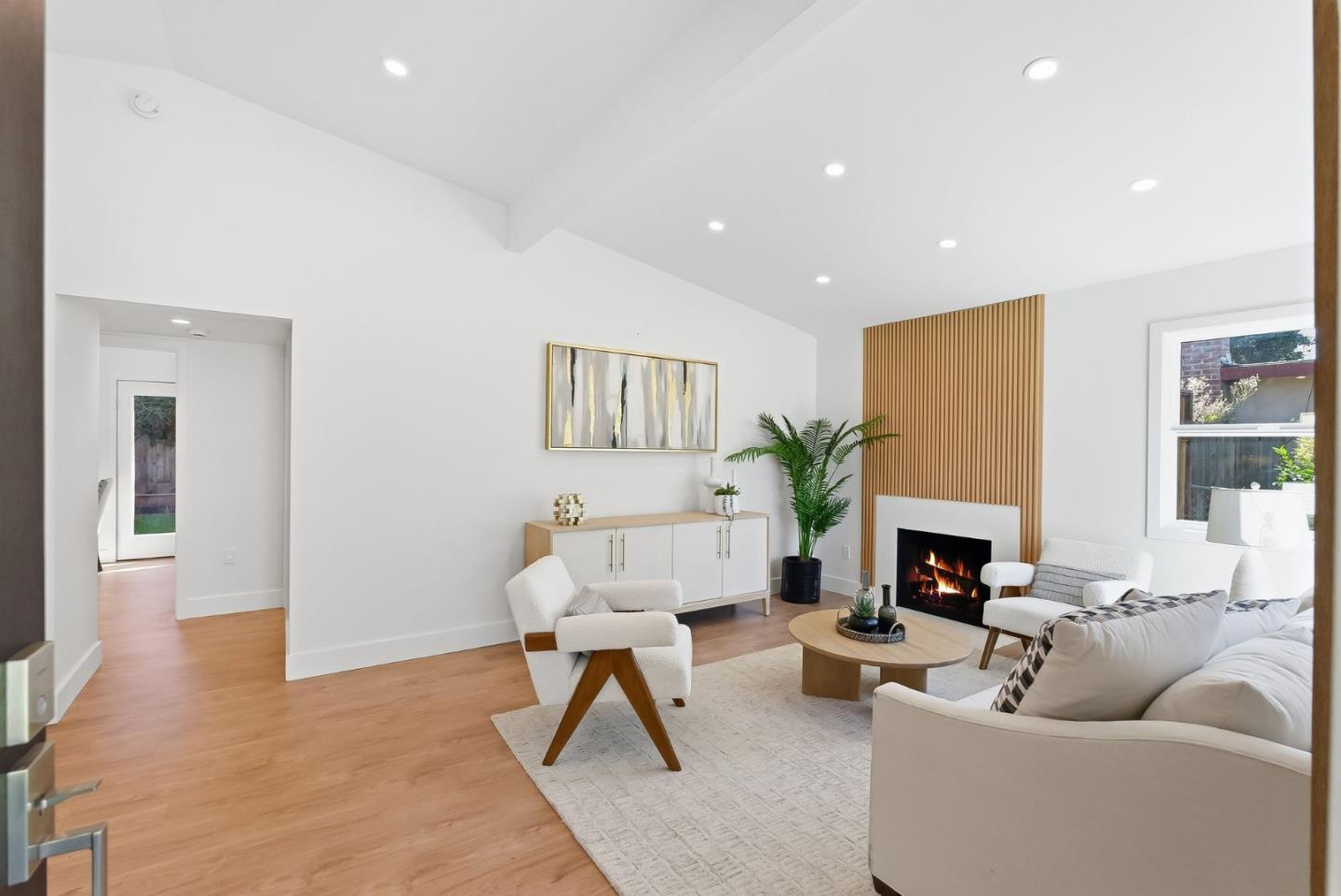 Detail Gallery Image 3 of 33 For 2550 Annapolis St, East Palo Alto,  CA 94303 - 3 Beds | 2 Baths