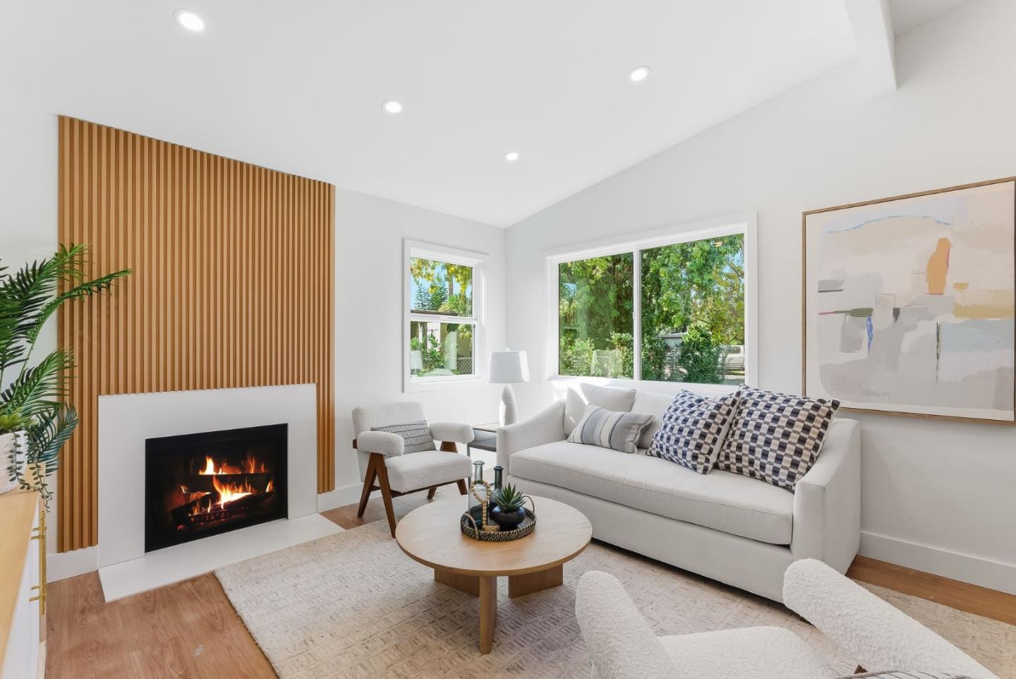 Detail Gallery Image 4 of 33 For 2550 Annapolis St, East Palo Alto,  CA 94303 - 3 Beds | 2 Baths