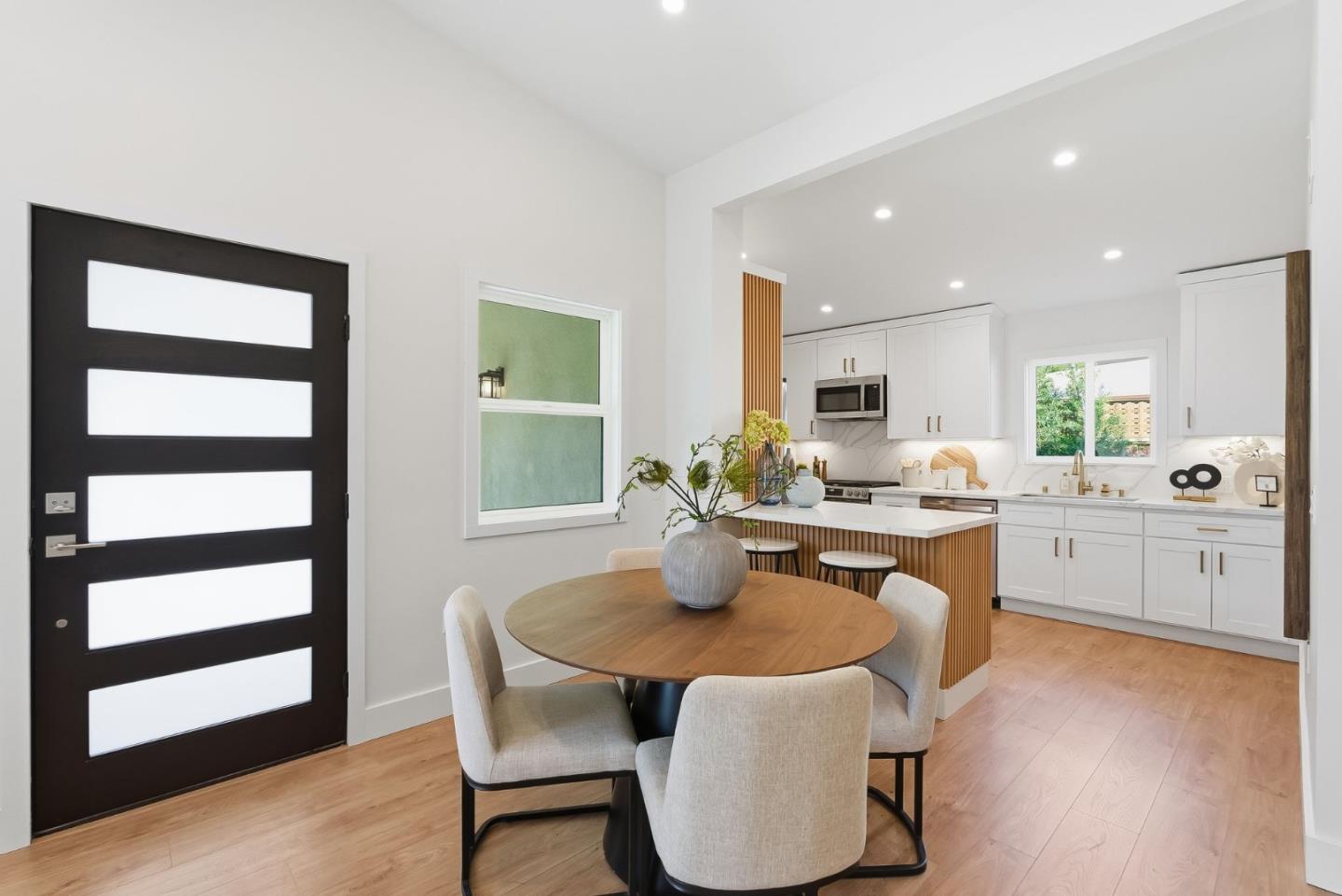 Detail Gallery Image 7 of 33 For 2550 Annapolis St, East Palo Alto,  CA 94303 - 3 Beds | 2 Baths