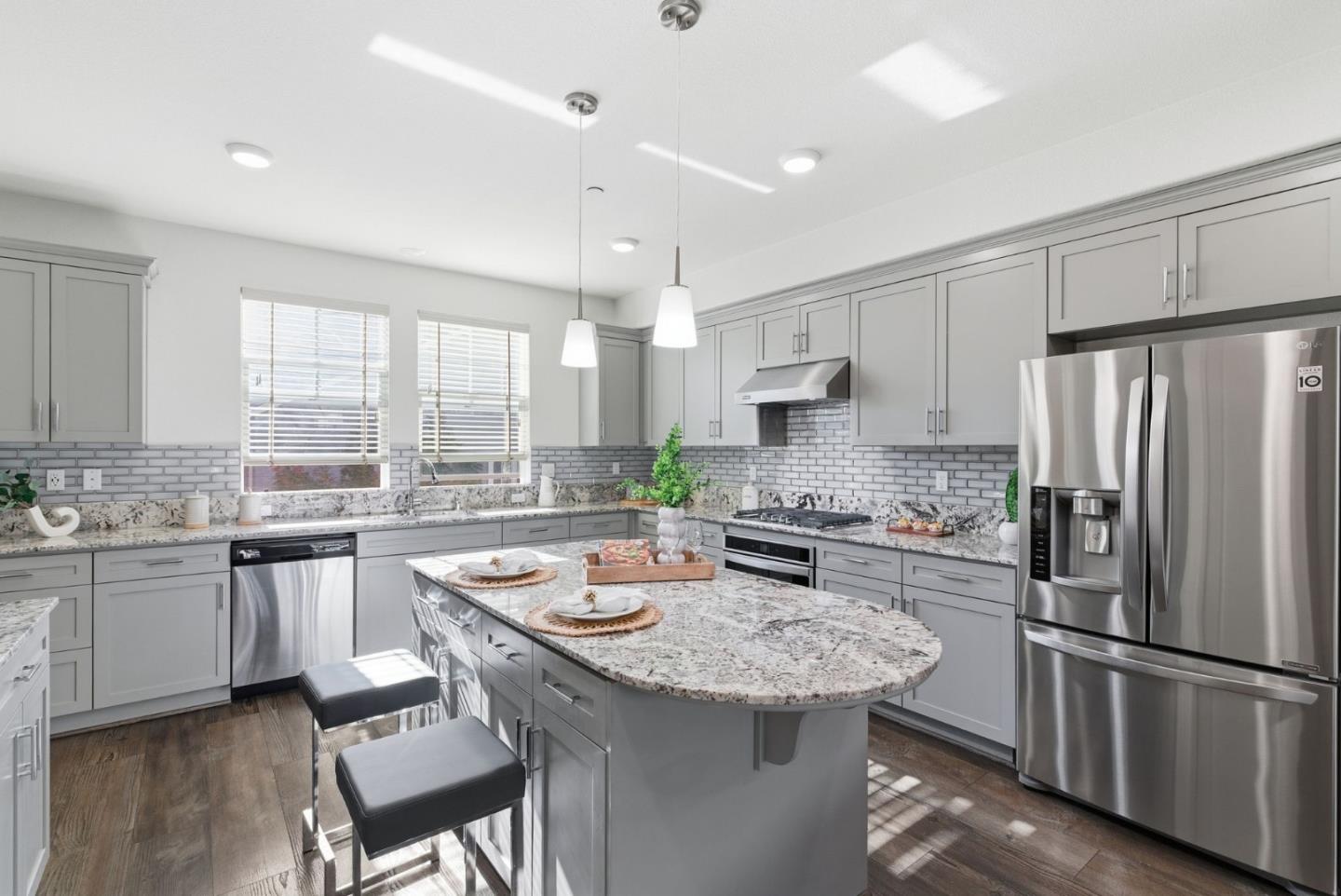 Detail Gallery Image 11 of 43 For 24548 Autumn Mist Way, Hayward,  CA 94544 - 4 Beds | 3/1 Baths