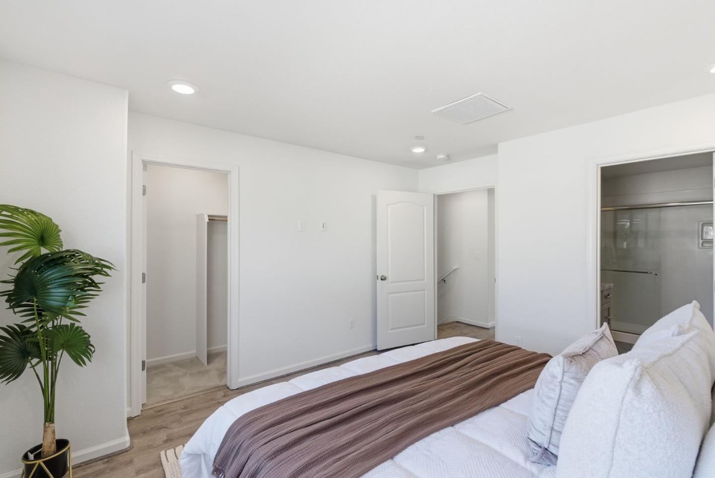 Detail Gallery Image 15 of 43 For 24548 Autumn Mist Way, Hayward,  CA 94544 - 4 Beds | 3/1 Baths