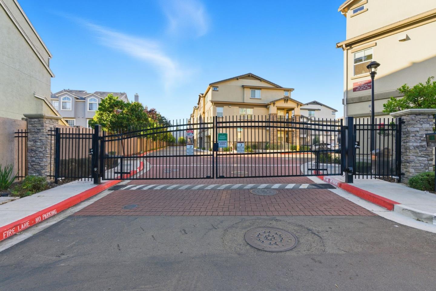 Detail Gallery Image 33 of 43 For 24548 Autumn Mist Way, Hayward,  CA 94544 - 4 Beds | 3/1 Baths