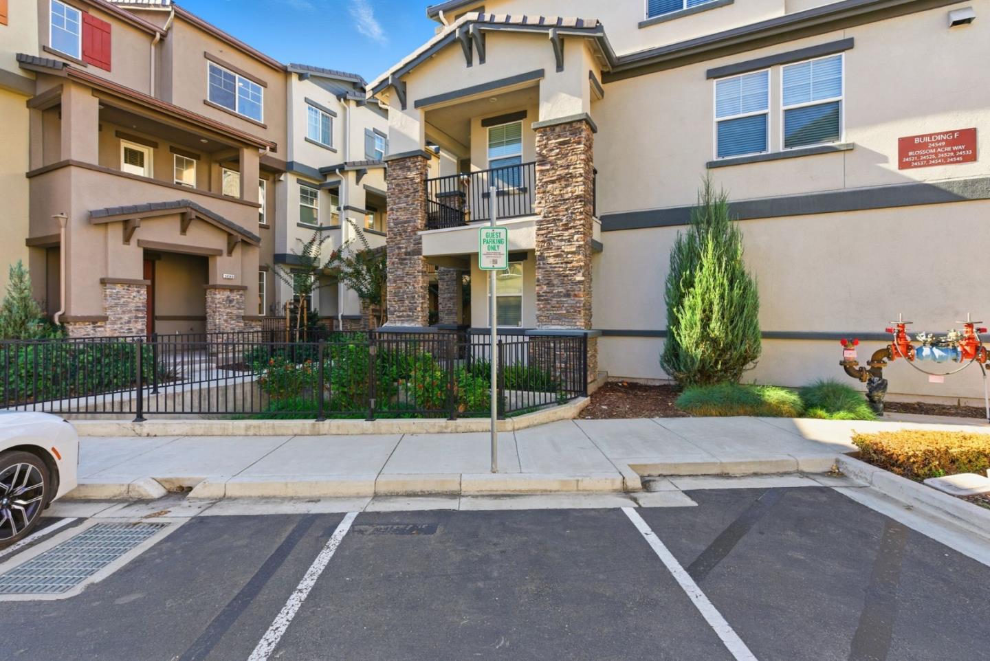 Detail Gallery Image 34 of 43 For 24548 Autumn Mist Way, Hayward,  CA 94544 - 4 Beds | 3/1 Baths