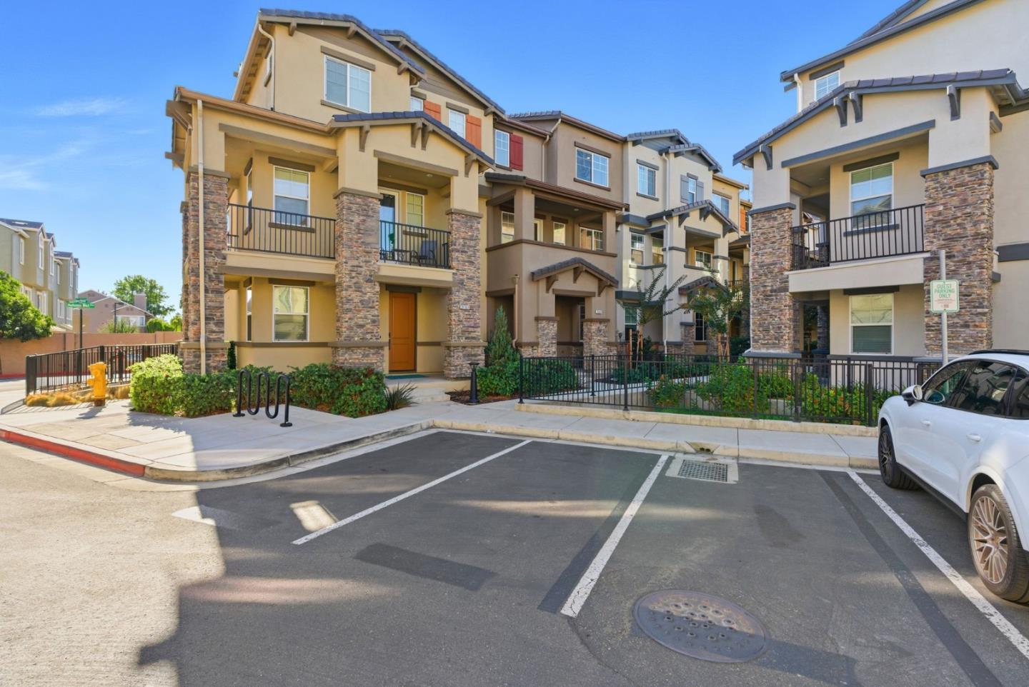 Detail Gallery Image 35 of 43 For 24548 Autumn Mist Way, Hayward,  CA 94544 - 4 Beds | 3/1 Baths