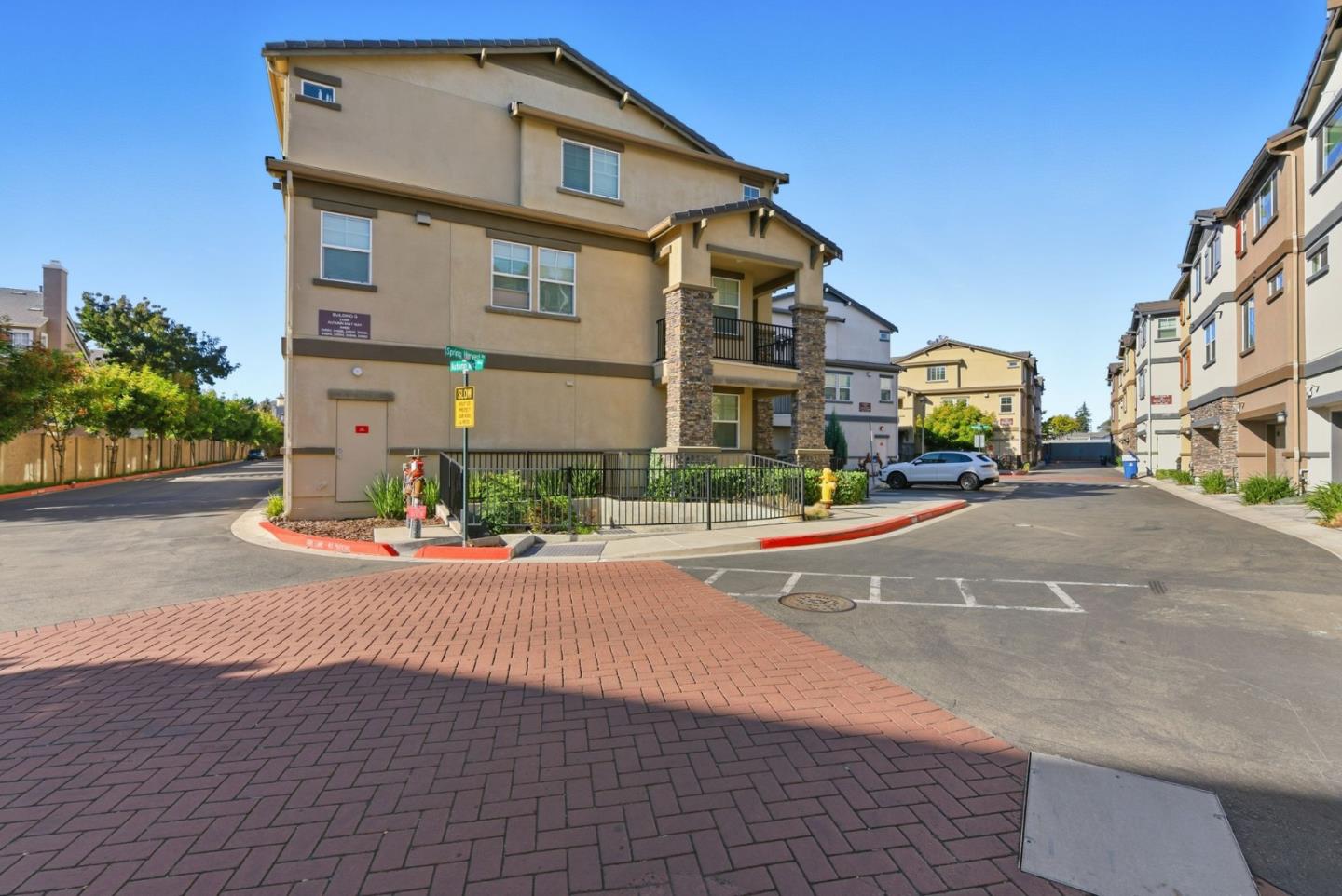 Detail Gallery Image 36 of 43 For 24548 Autumn Mist Way, Hayward,  CA 94544 - 4 Beds | 3/1 Baths