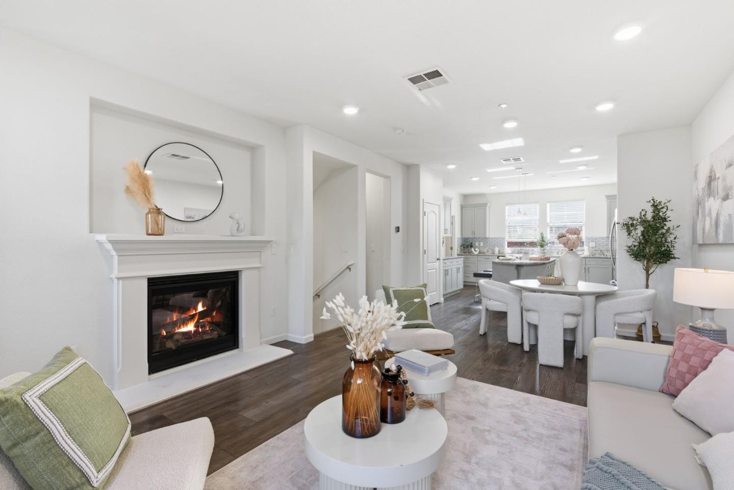 Detail Gallery Image 6 of 43 For 24548 Autumn Mist Way, Hayward,  CA 94544 - 4 Beds | 3/1 Baths