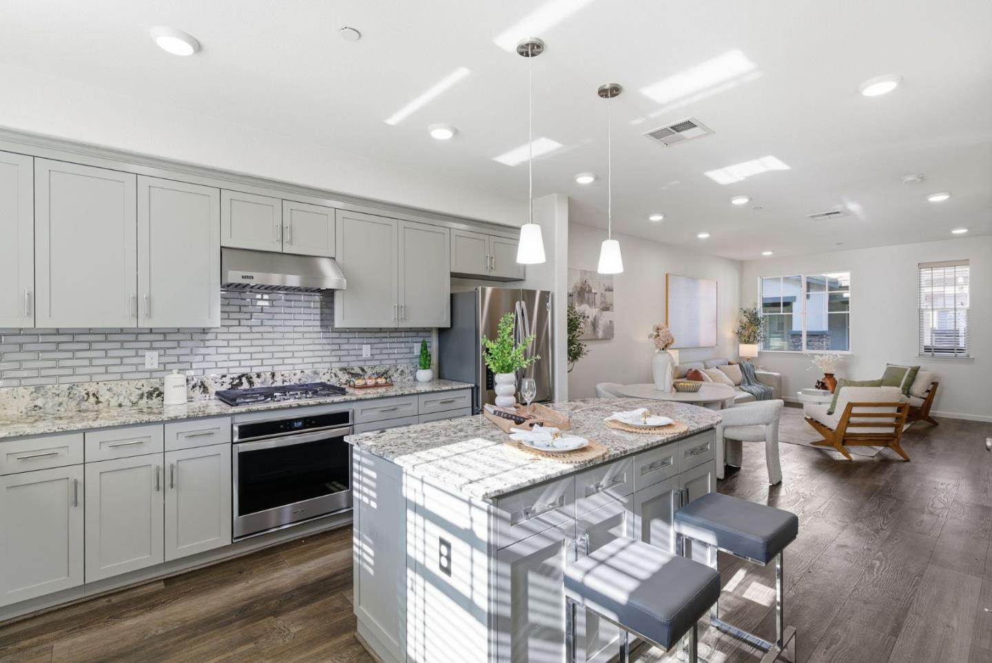 Detail Gallery Image 8 of 43 For 24548 Autumn Mist Way, Hayward,  CA 94544 - 4 Beds | 3/1 Baths