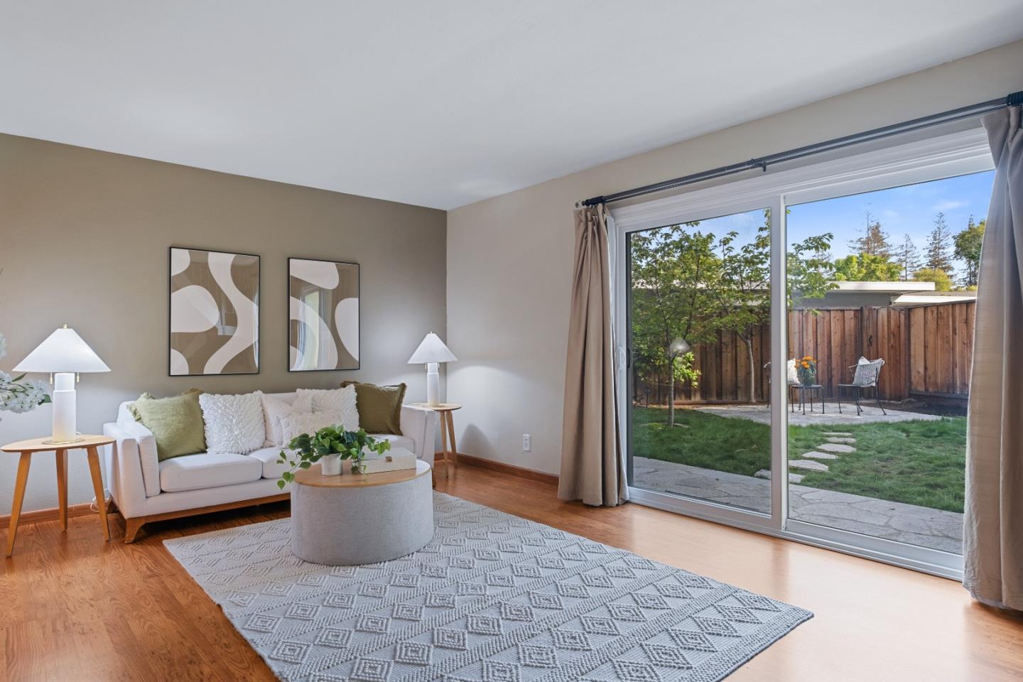 Detail Gallery Image 10 of 47 For 2524 W Middlefield Rd, Mountain View,  CA 94043 - 2 Beds | 1/1 Baths