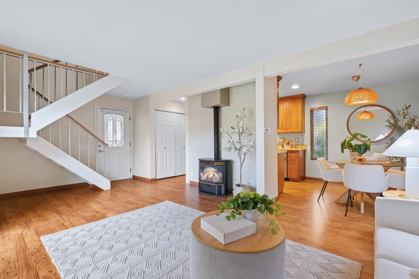 Detail Gallery Image 14 of 47 For 2524 W Middlefield Rd, Mountain View,  CA 94043 - 2 Beds | 1/1 Baths