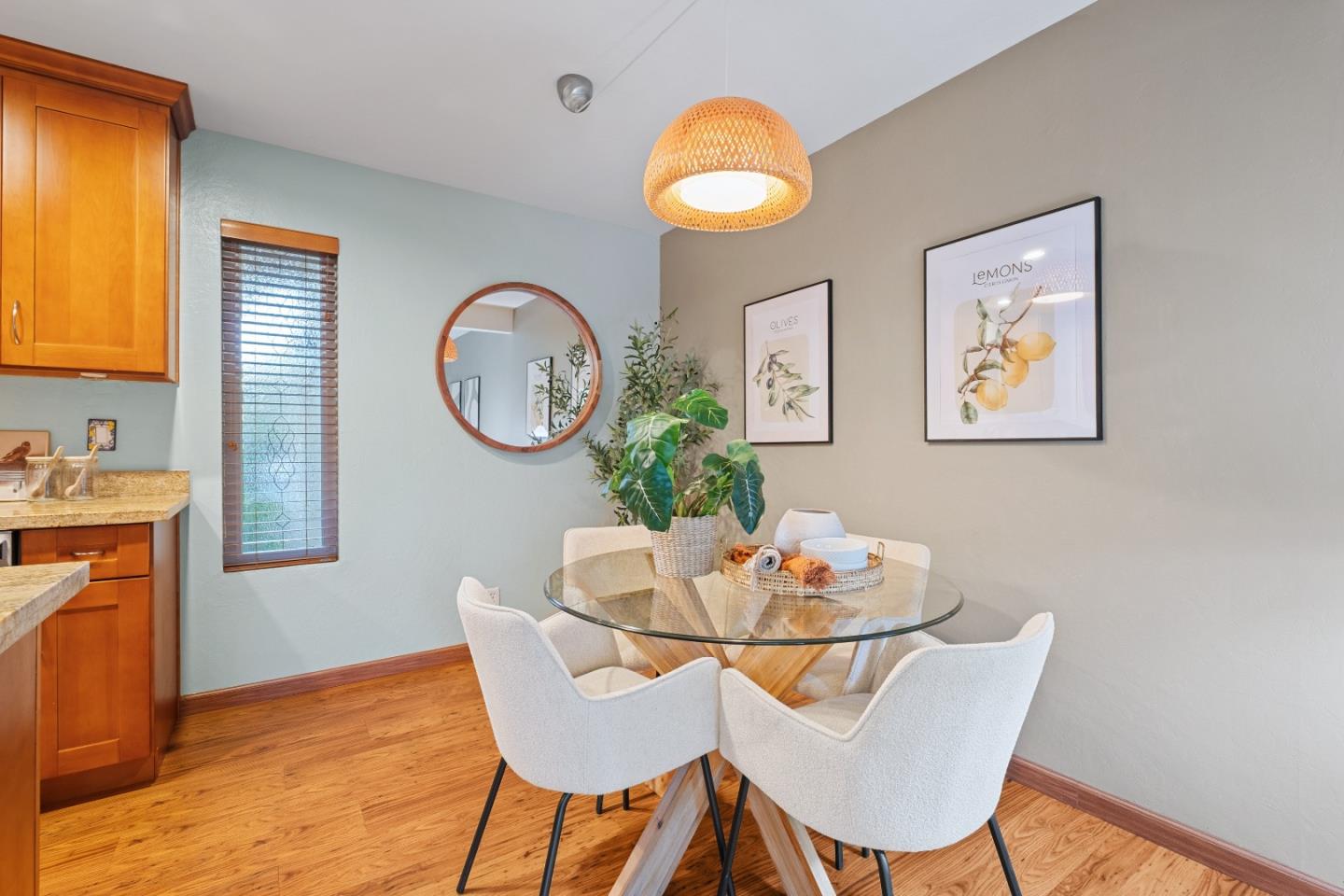 Detail Gallery Image 15 of 47 For 2524 W Middlefield Rd, Mountain View,  CA 94043 - 2 Beds | 1/1 Baths