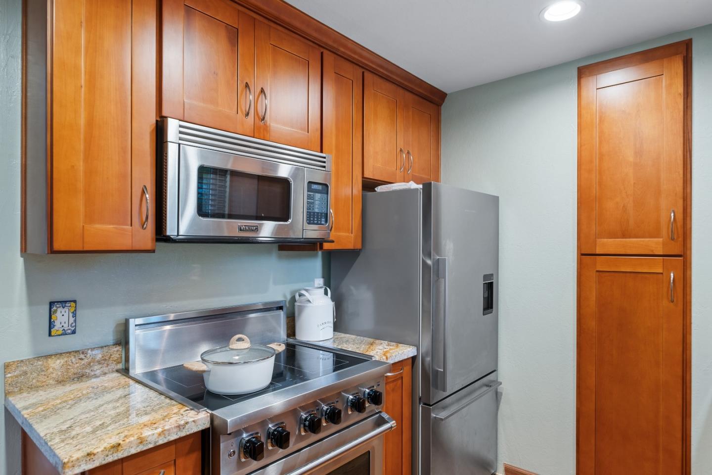 Detail Gallery Image 18 of 47 For 2524 W Middlefield Rd, Mountain View,  CA 94043 - 2 Beds | 1/1 Baths