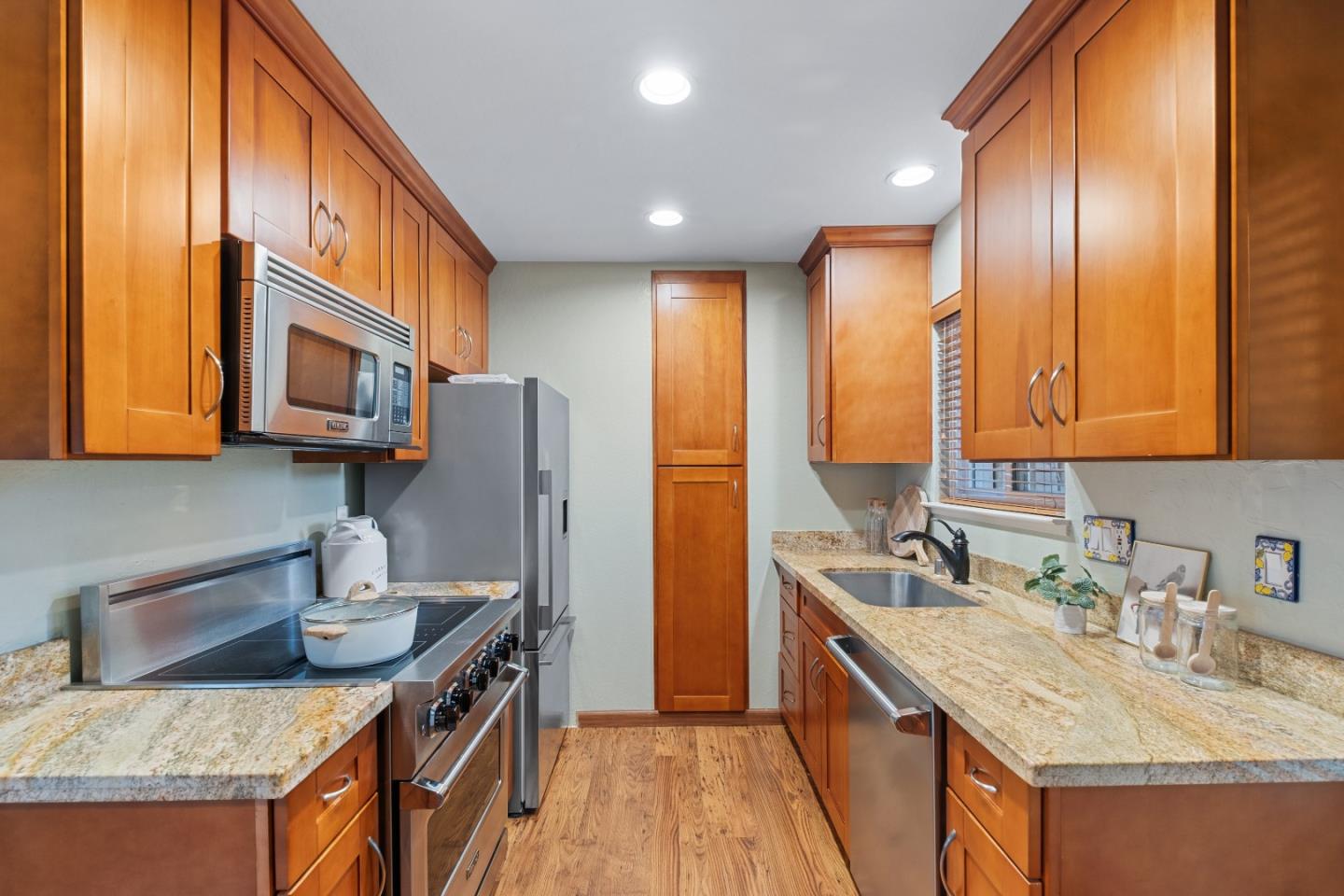 Detail Gallery Image 20 of 47 For 2524 W Middlefield Rd, Mountain View,  CA 94043 - 2 Beds | 1/1 Baths