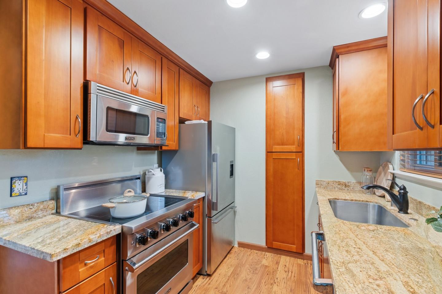 Detail Gallery Image 21 of 47 For 2524 W Middlefield Rd, Mountain View,  CA 94043 - 2 Beds | 1/1 Baths