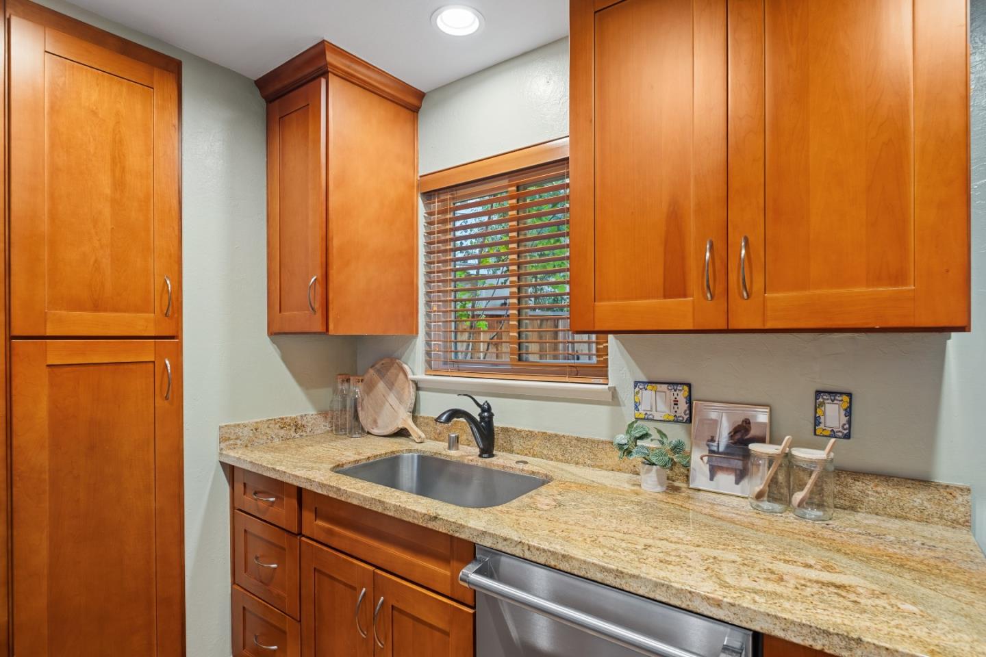 Detail Gallery Image 23 of 47 For 2524 W Middlefield Rd, Mountain View,  CA 94043 - 2 Beds | 1/1 Baths