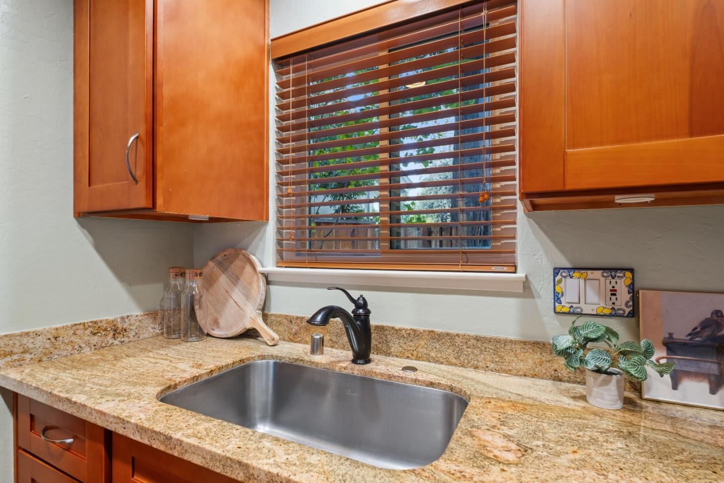 Detail Gallery Image 24 of 47 For 2524 W Middlefield Rd, Mountain View,  CA 94043 - 2 Beds | 1/1 Baths