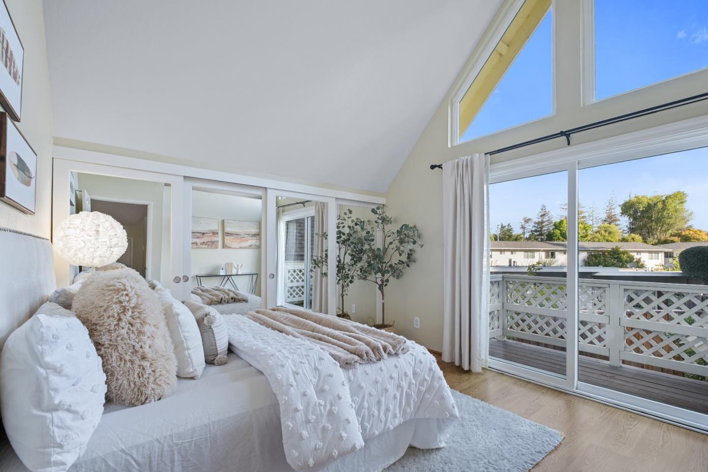 Detail Gallery Image 25 of 47 For 2524 W Middlefield Rd, Mountain View,  CA 94043 - 2 Beds | 1/1 Baths
