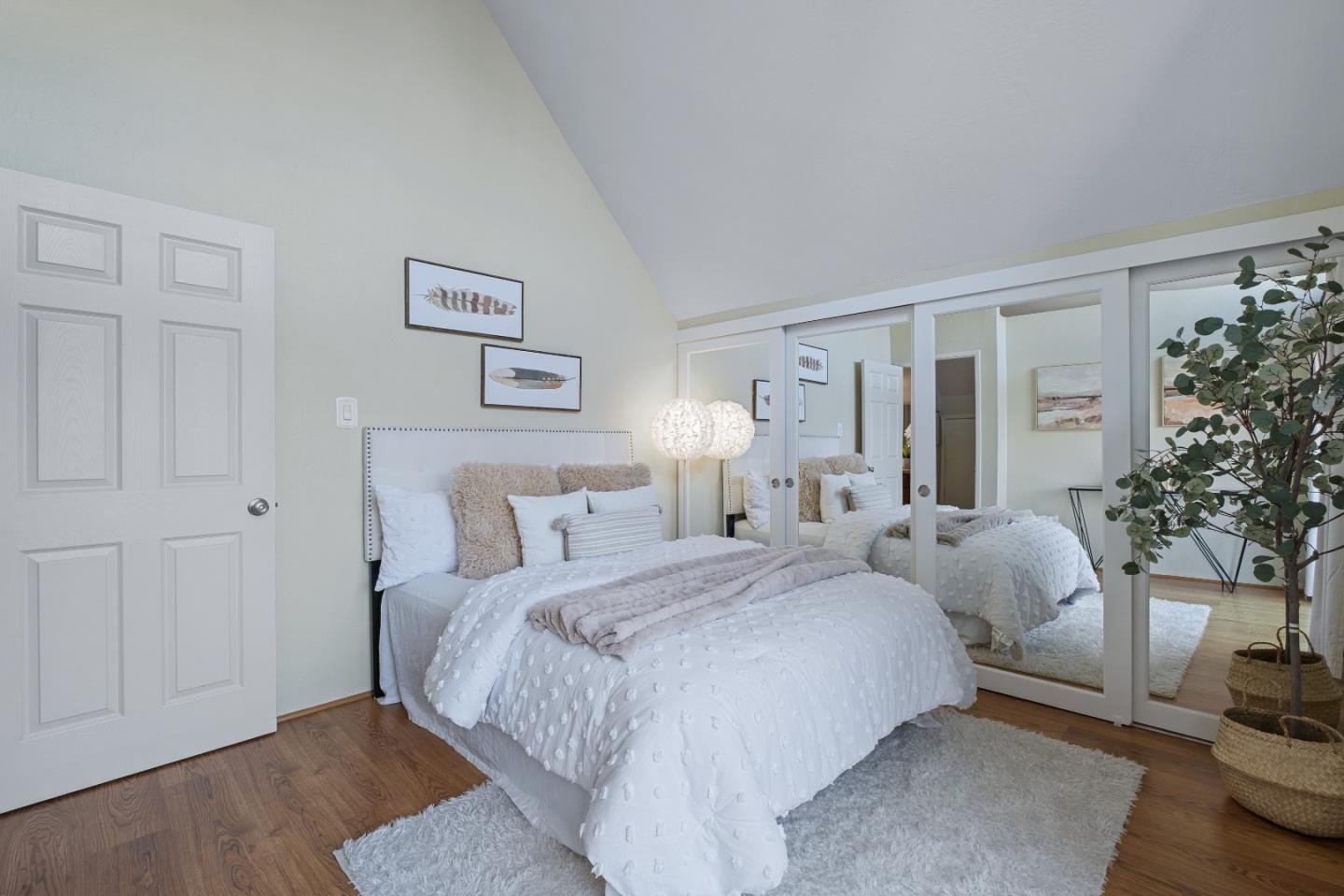 Detail Gallery Image 26 of 47 For 2524 W Middlefield Rd, Mountain View,  CA 94043 - 2 Beds | 1/1 Baths