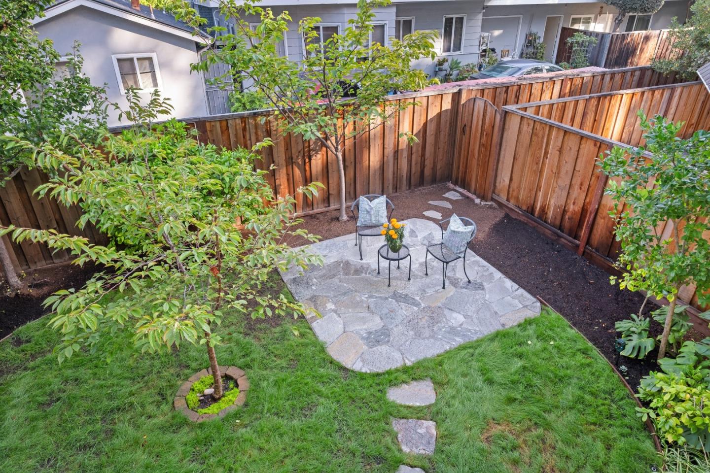Detail Gallery Image 30 of 47 For 2524 W Middlefield Rd, Mountain View,  CA 94043 - 2 Beds | 1/1 Baths
