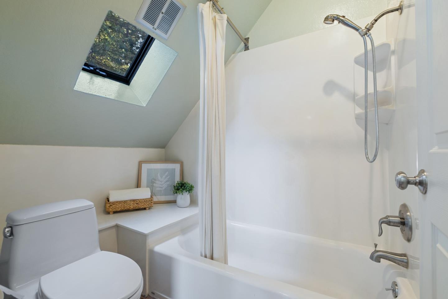 Detail Gallery Image 32 of 47 For 2524 W Middlefield Rd, Mountain View,  CA 94043 - 2 Beds | 1/1 Baths