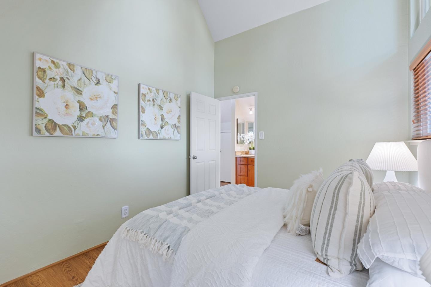 Detail Gallery Image 35 of 47 For 2524 W Middlefield Rd, Mountain View,  CA 94043 - 2 Beds | 1/1 Baths