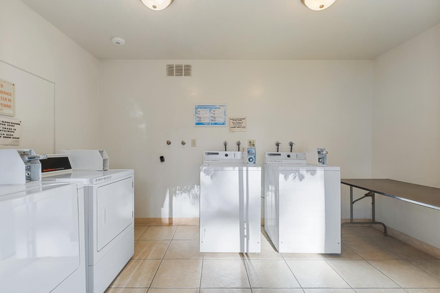 Detail Gallery Image 38 of 47 For 2524 W Middlefield Rd, Mountain View,  CA 94043 - 2 Beds | 1/1 Baths