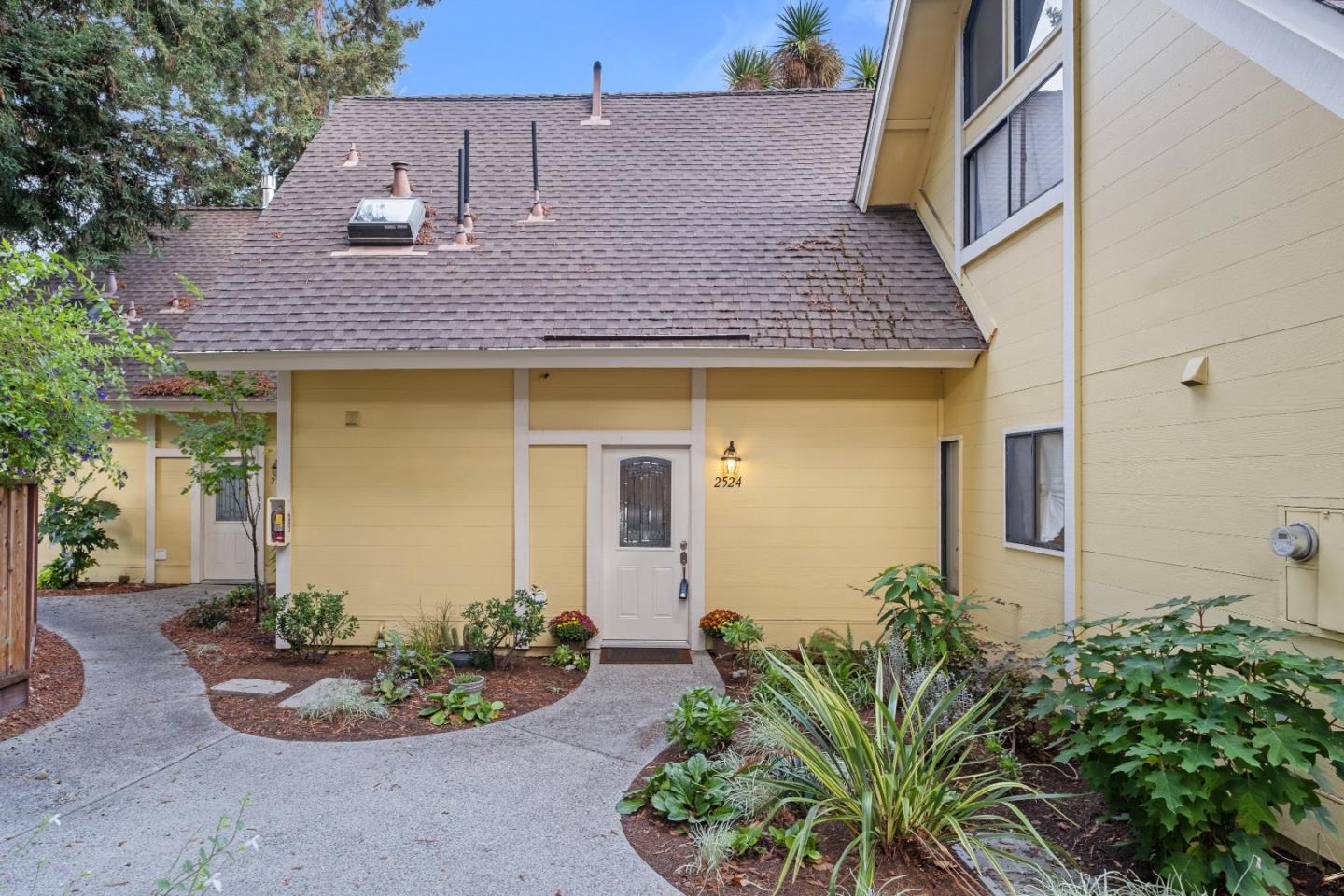 Detail Gallery Image 40 of 47 For 2524 W Middlefield Rd, Mountain View,  CA 94043 - 2 Beds | 1/1 Baths