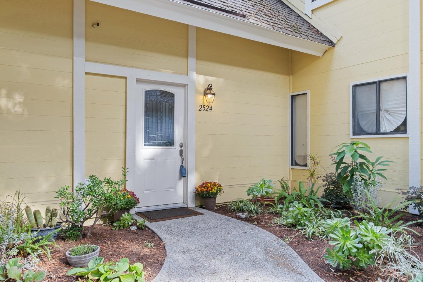 Detail Gallery Image 42 of 47 For 2524 W Middlefield Rd, Mountain View,  CA 94043 - 2 Beds | 1/1 Baths