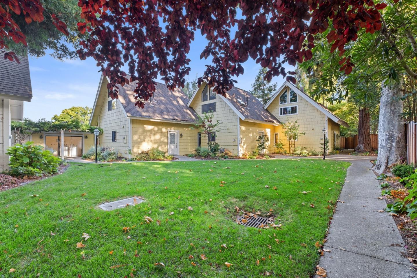 Detail Gallery Image 6 of 47 For 2524 W Middlefield Rd, Mountain View,  CA 94043 - 2 Beds | 1/1 Baths