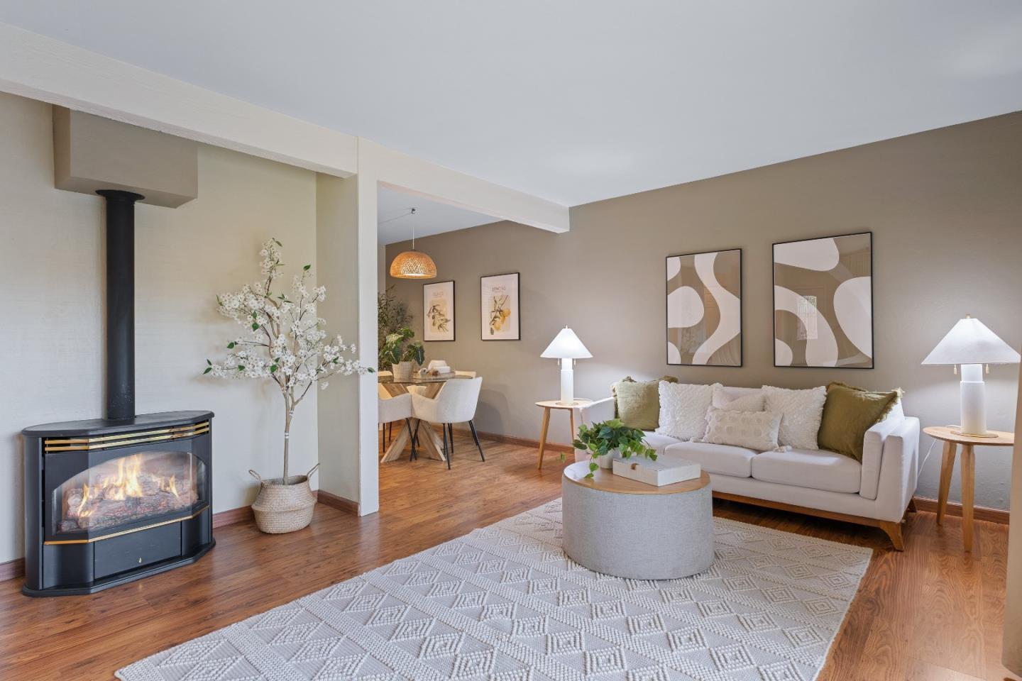 Detail Gallery Image 8 of 47 For 2524 W Middlefield Rd, Mountain View,  CA 94043 - 2 Beds | 1/1 Baths