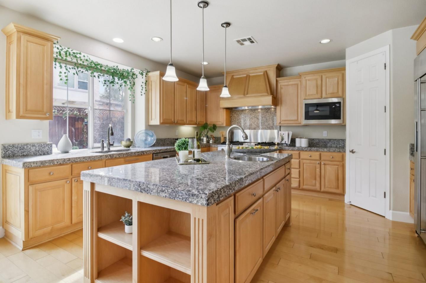 Detail Gallery Image 22 of 77 For 3823 Mosher Dr, San Jose,  CA 95148 - 5 Beds | 3 Baths