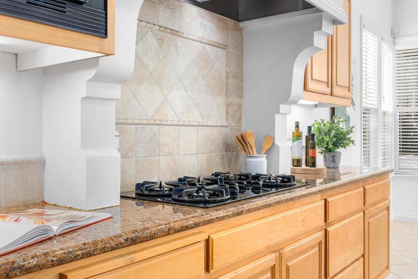 Detail Gallery Image 27 of 69 For 5949 Taormino Ave, San Jose,  CA 95123 - 5 Beds | 4/1 Baths