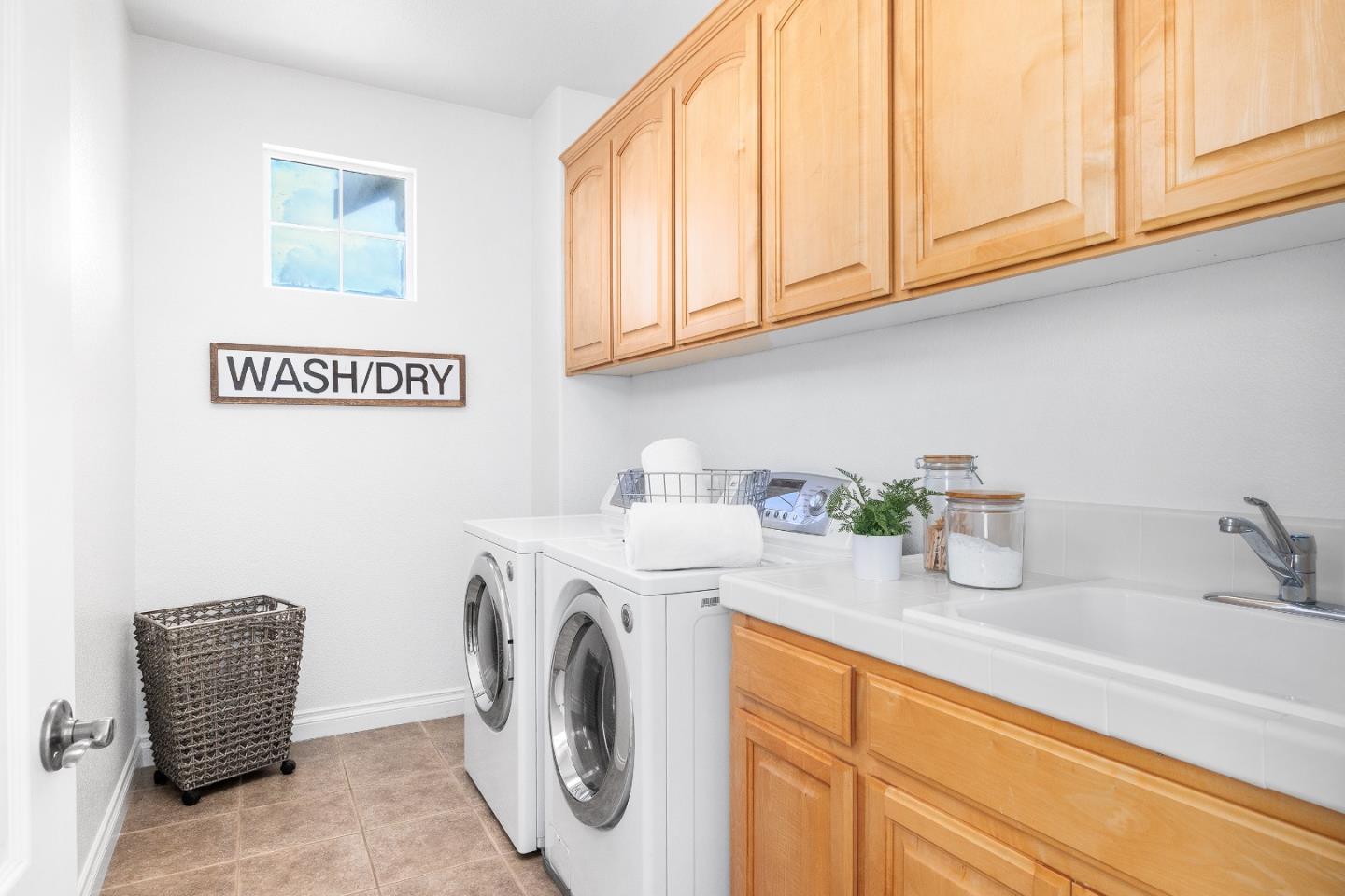 Detail Gallery Image 39 of 69 For 5949 Taormino Ave, San Jose,  CA 95123 - 5 Beds | 4/1 Baths