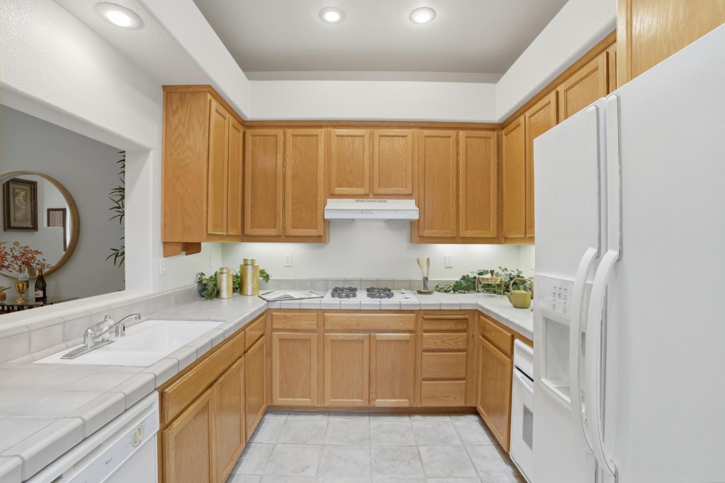 Detail Gallery Image 14 of 64 For 69 Windcrest Ln, South San Francisco,  CA 94080 - 3 Beds | 2/1 Baths