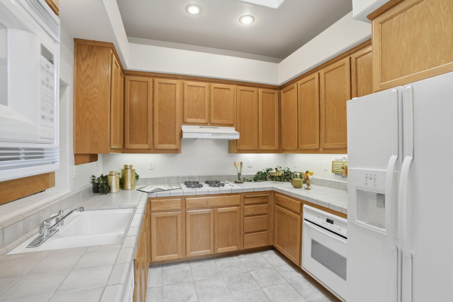 Detail Gallery Image 15 of 64 For 69 Windcrest Ln, South San Francisco,  CA 94080 - 3 Beds | 2/1 Baths