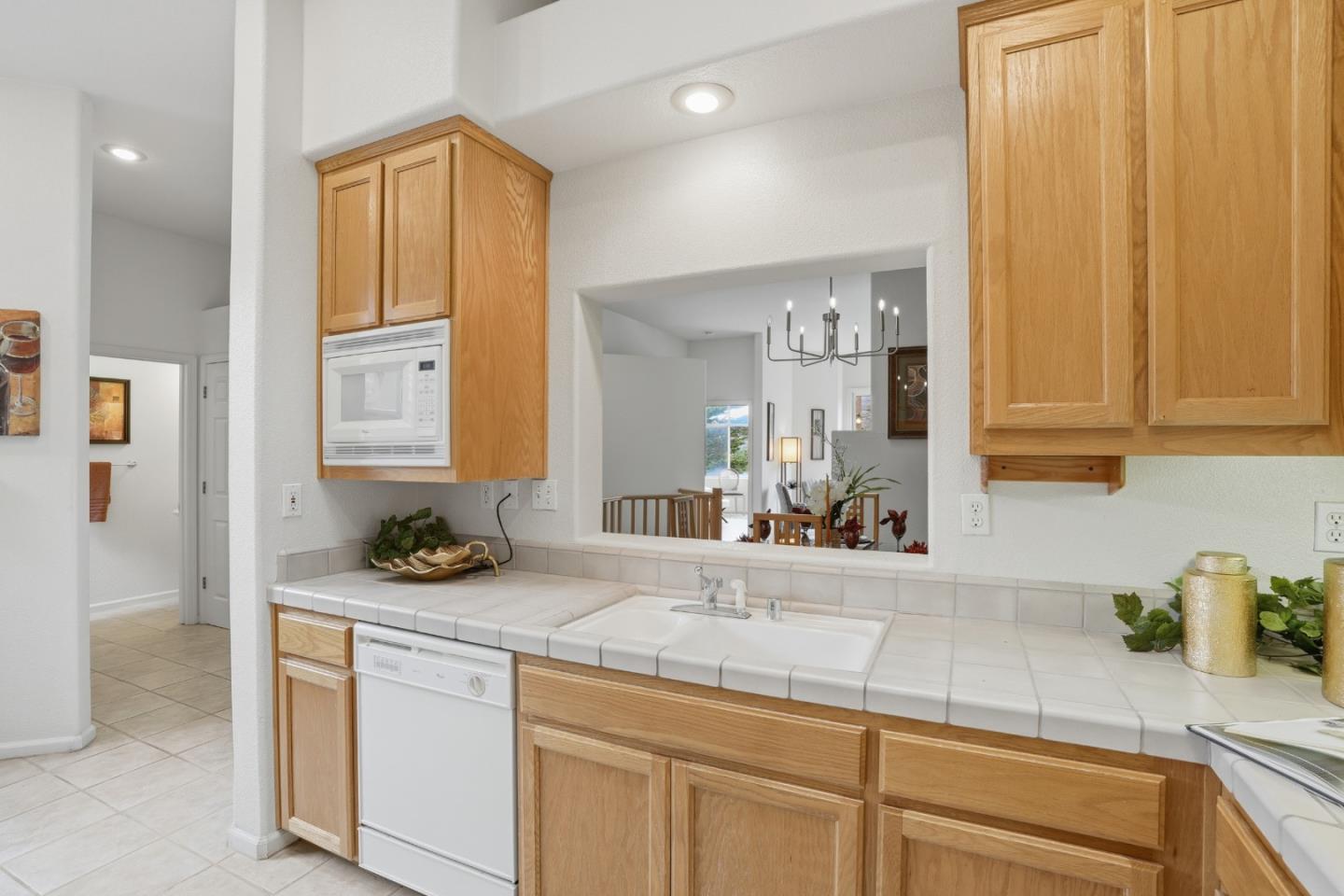 Detail Gallery Image 16 of 64 For 69 Windcrest Ln, South San Francisco,  CA 94080 - 3 Beds | 2/1 Baths