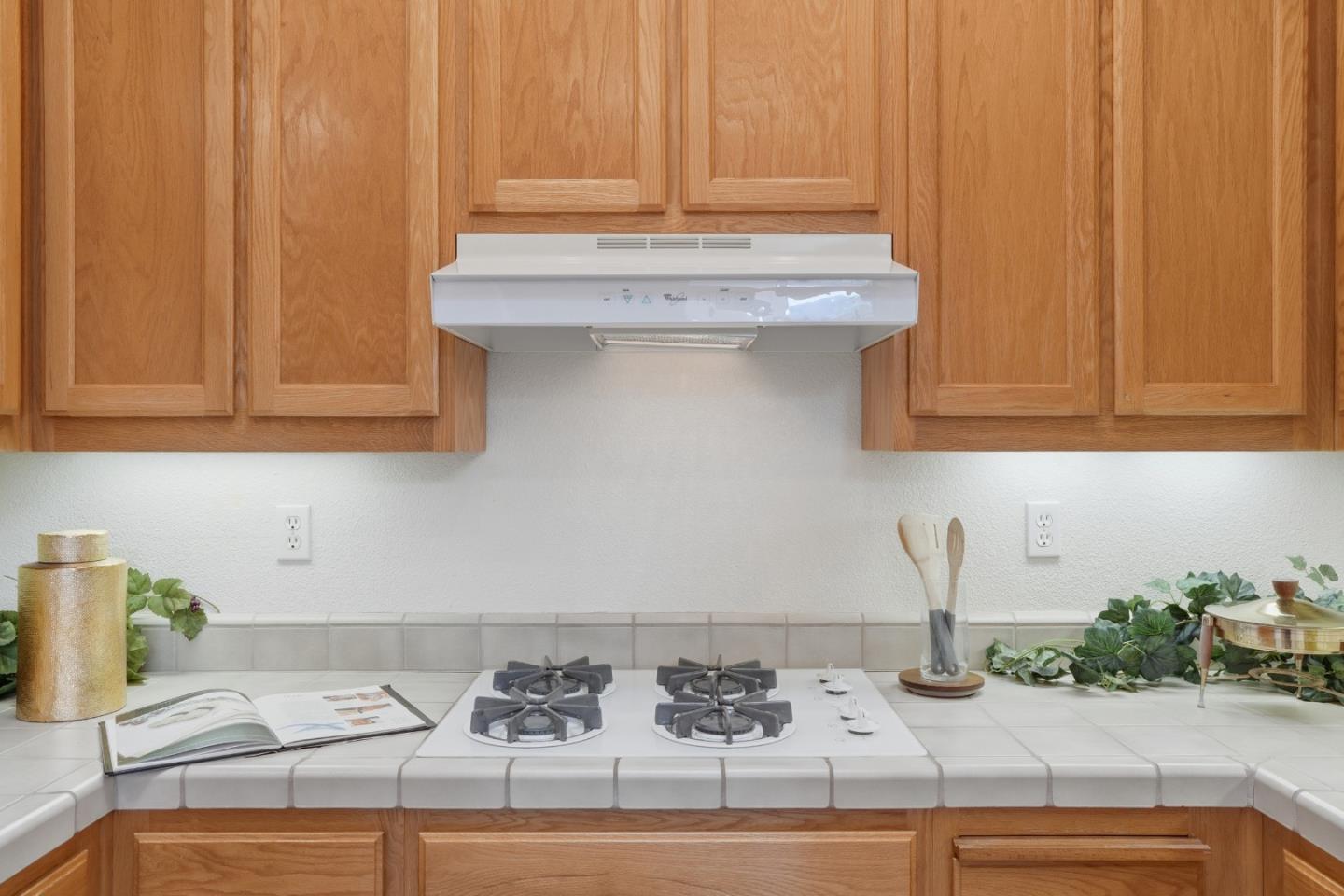 Detail Gallery Image 17 of 64 For 69 Windcrest Ln, South San Francisco,  CA 94080 - 3 Beds | 2/1 Baths