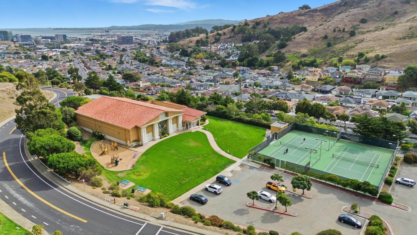 Detail Gallery Image 58 of 64 For 69 Windcrest Ln, South San Francisco,  CA 94080 - 3 Beds | 2/1 Baths