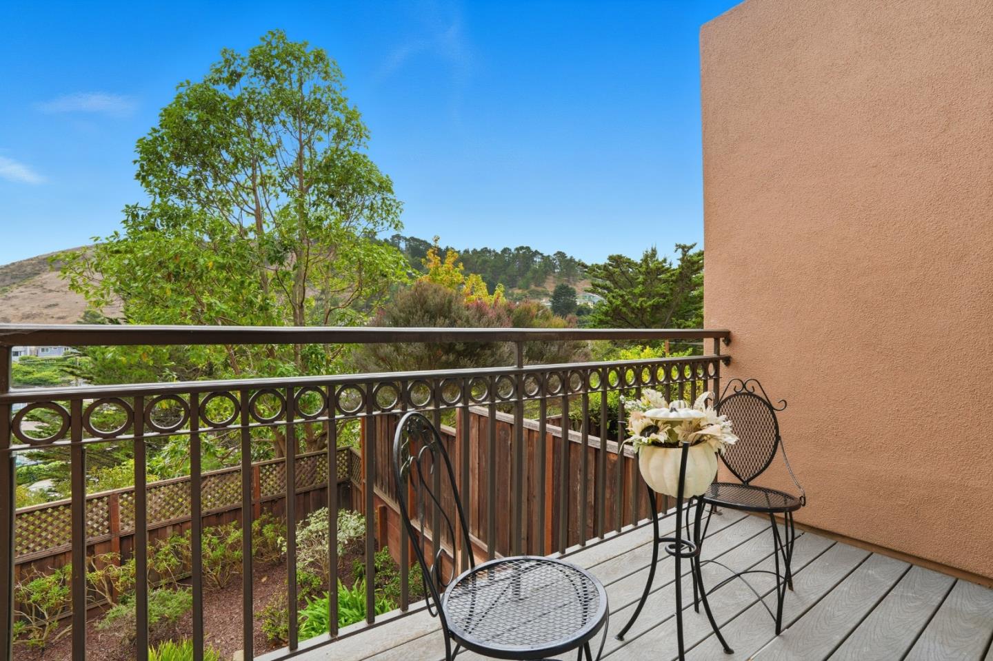 Detail Gallery Image 7 of 64 For 69 Windcrest Ln, South San Francisco,  CA 94080 - 3 Beds | 2/1 Baths